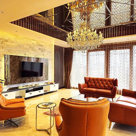 The Pentouz On 100 Feet Road Indiranagar - An Urban Luxury Retreat Lägenhet Bangalore Exteriör bild