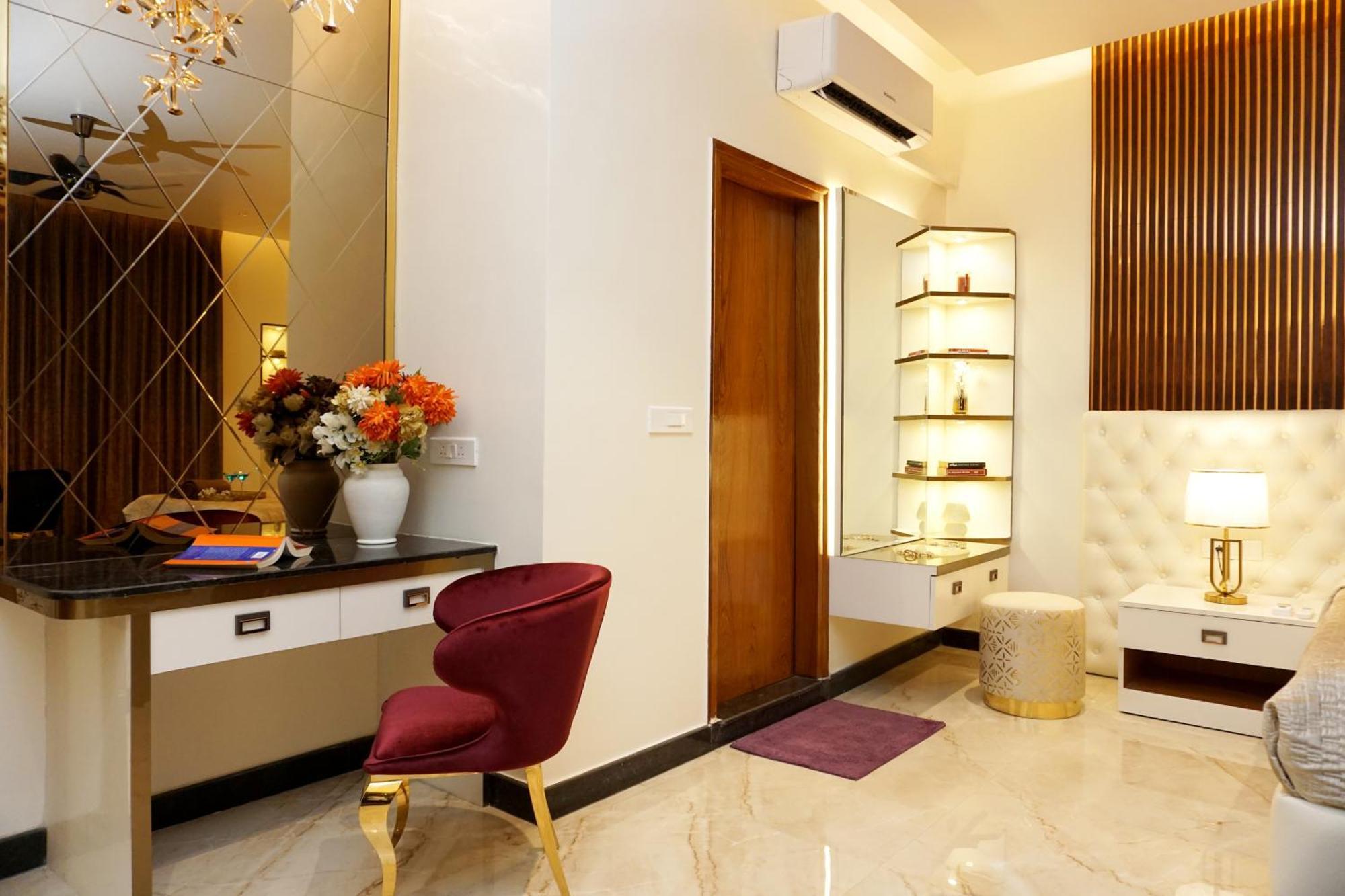 The Pentouz On 100 Feet Road Indiranagar - An Urban Luxury Retreat Lägenhet Bangalore Exteriör bild