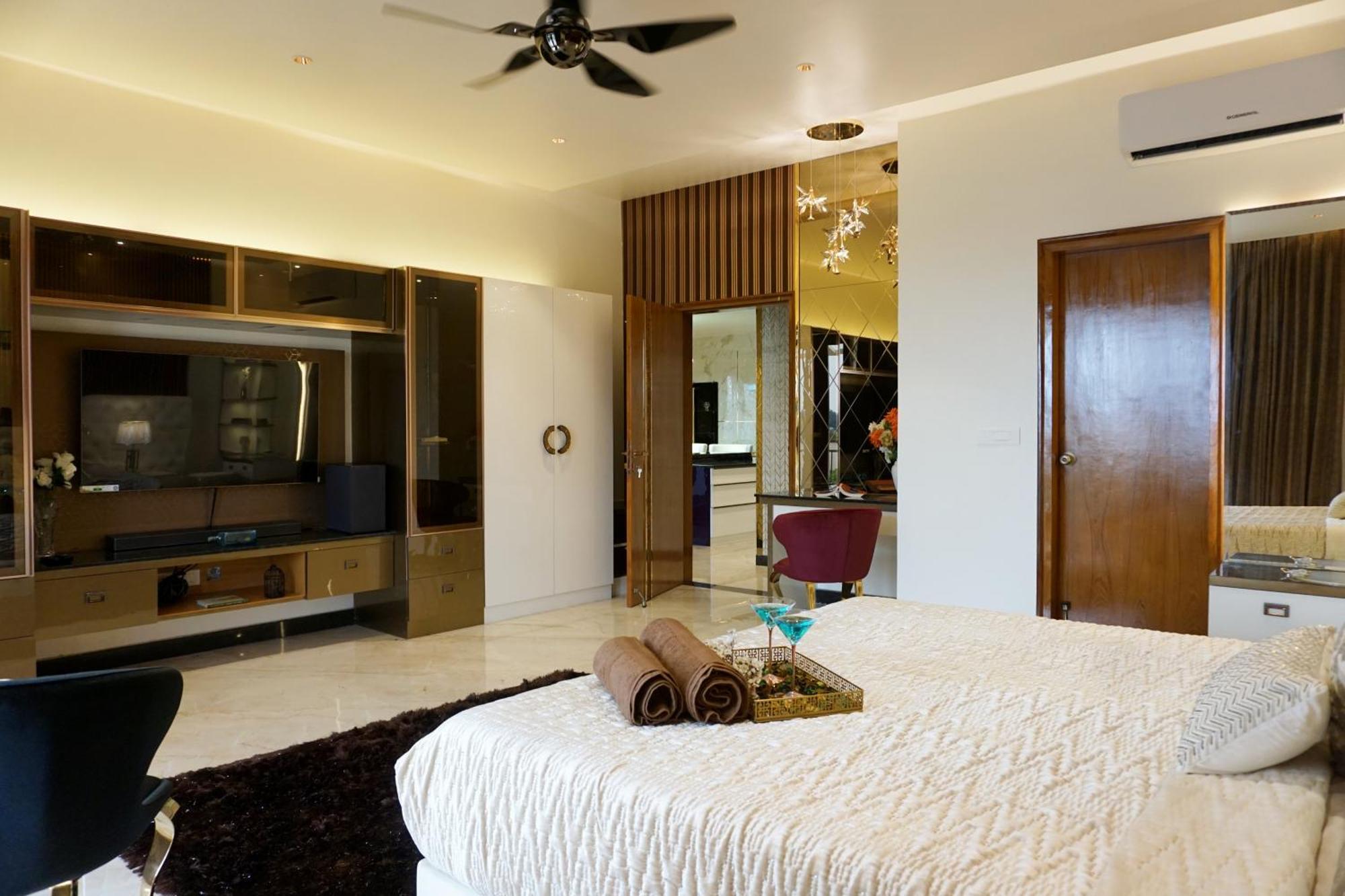 The Pentouz On 100 Feet Road Indiranagar - An Urban Luxury Retreat Lägenhet Bangalore Exteriör bild