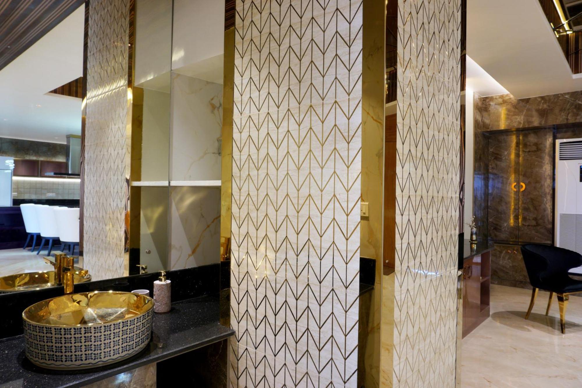 The Pentouz On 100 Feet Road Indiranagar - An Urban Luxury Retreat Lägenhet Bangalore Exteriör bild