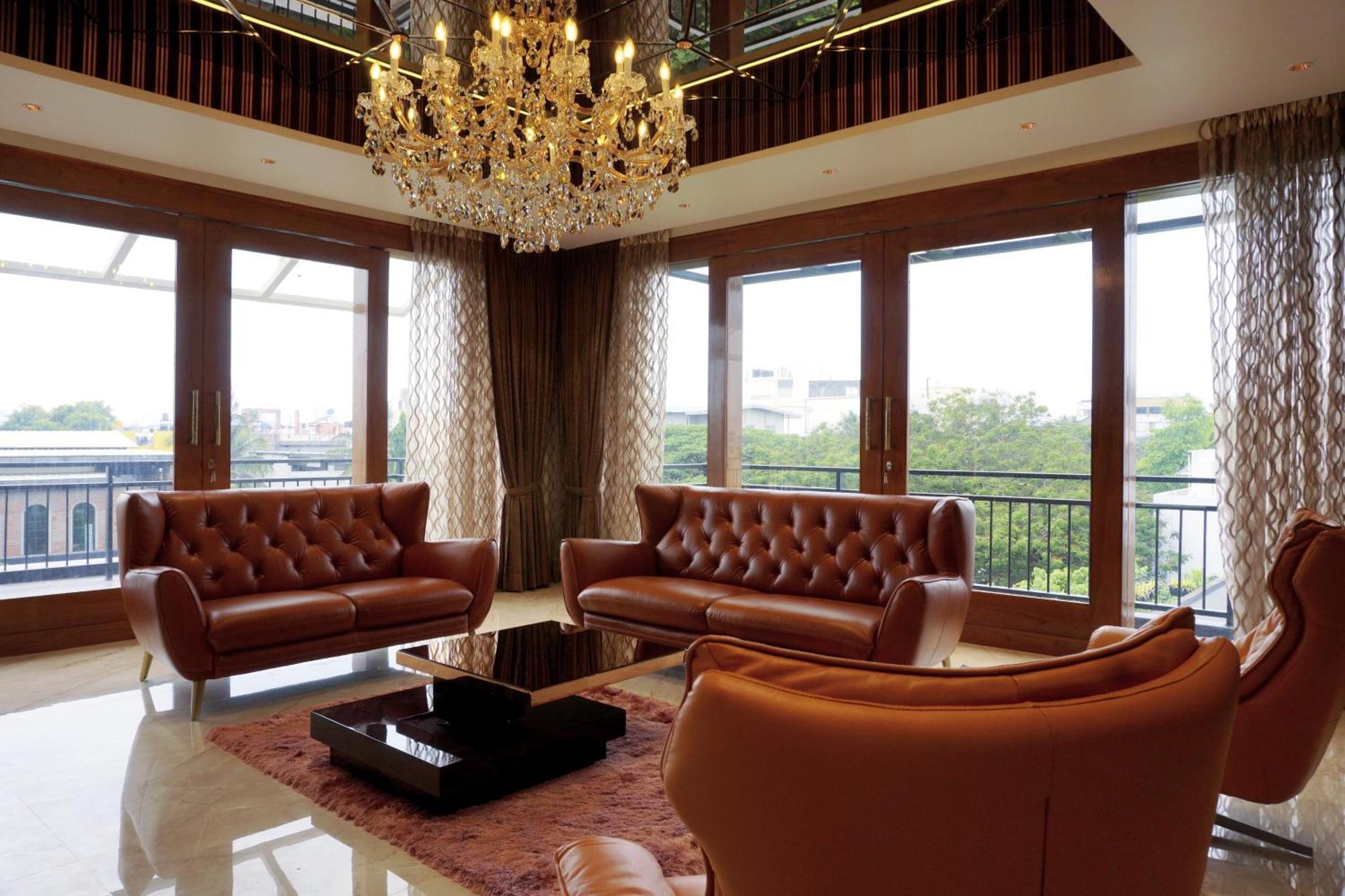 The Pentouz On 100 Feet Road Indiranagar - An Urban Luxury Retreat Lägenhet Bangalore Exteriör bild