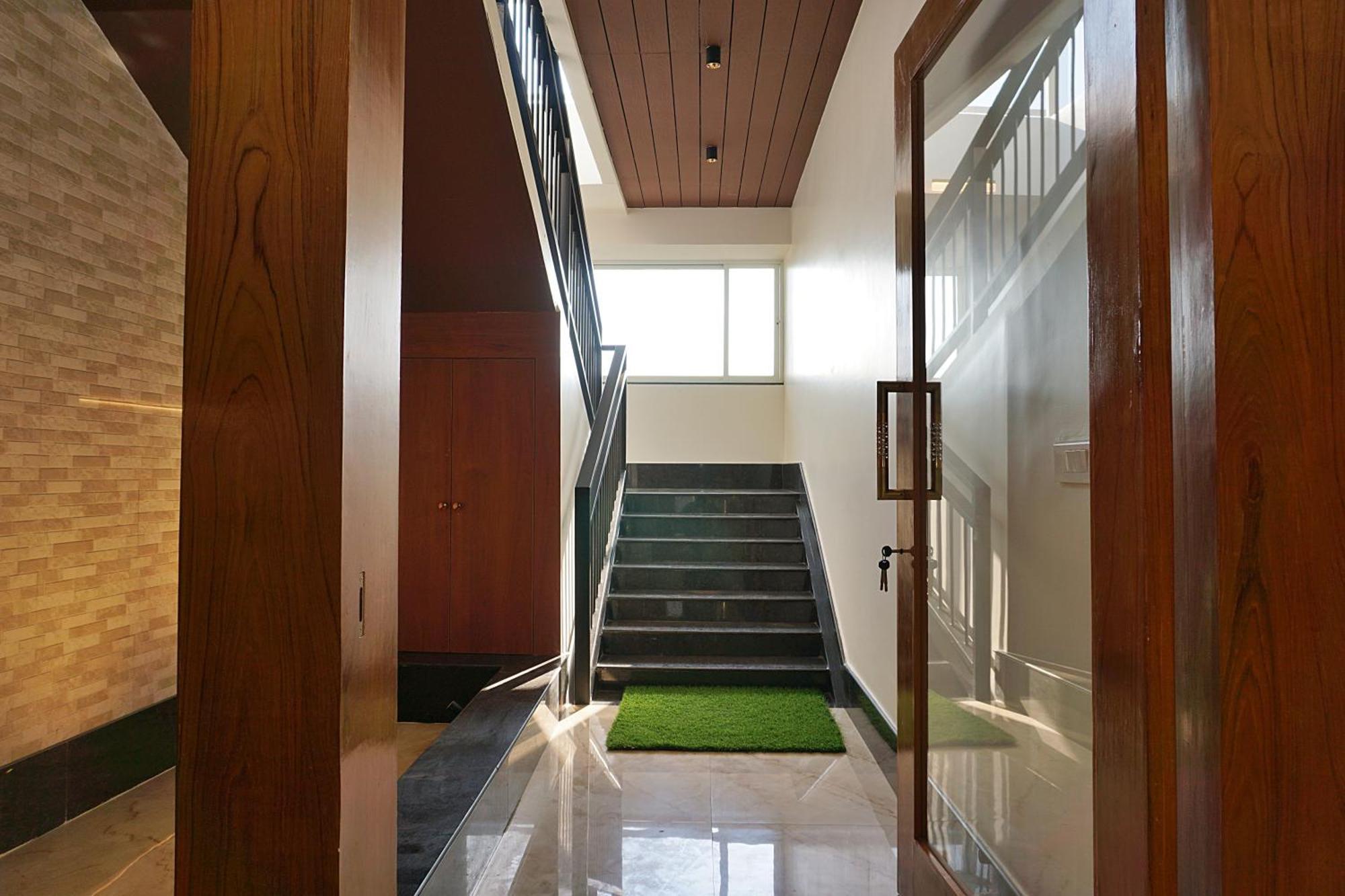 The Pentouz On 100 Feet Road Indiranagar - An Urban Luxury Retreat Lägenhet Bangalore Exteriör bild