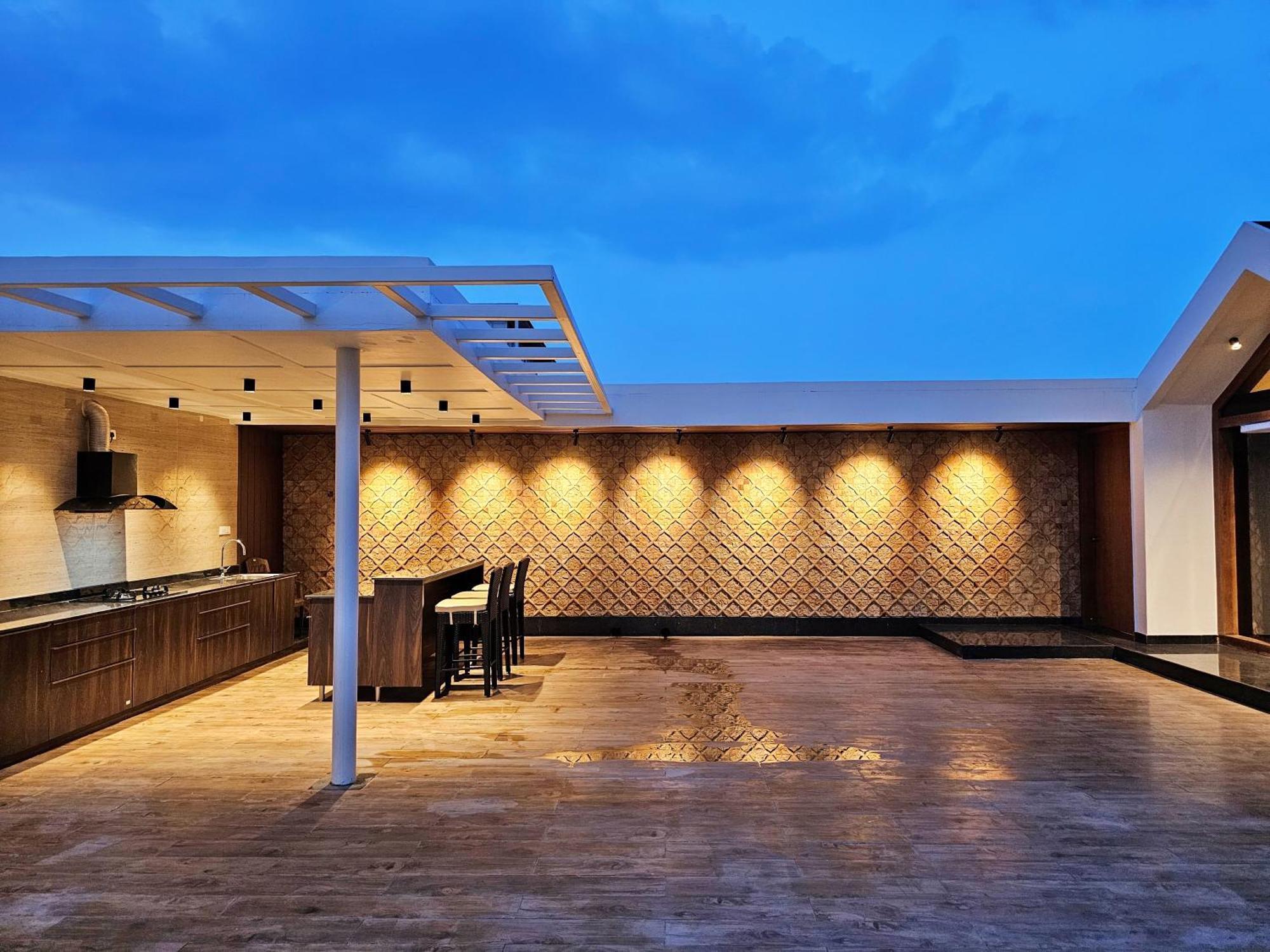 The Pentouz On 100 Feet Road Indiranagar - An Urban Luxury Retreat Lägenhet Bangalore Exteriör bild