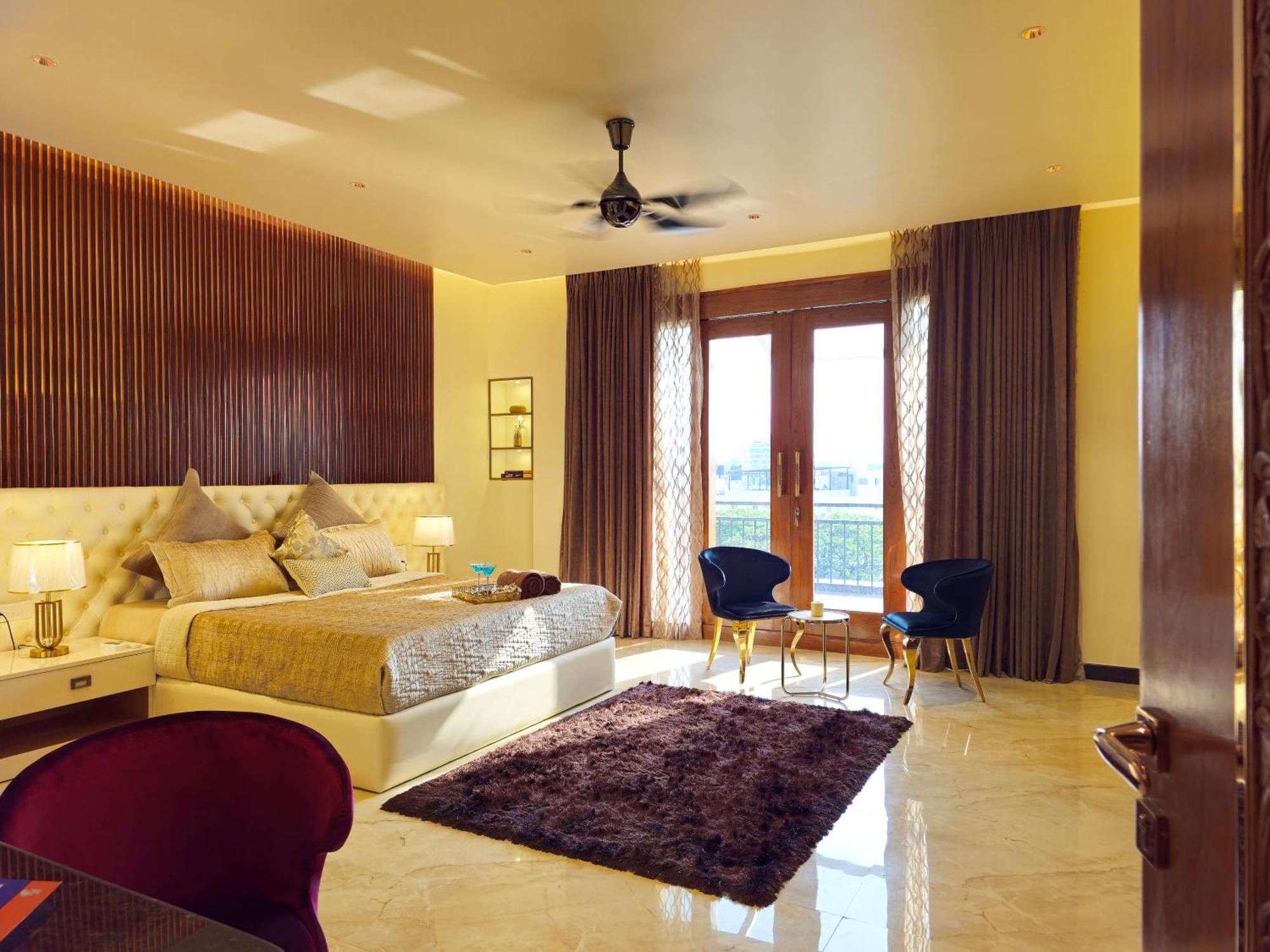 The Pentouz On 100 Feet Road Indiranagar - An Urban Luxury Retreat Lägenhet Bangalore Exteriör bild