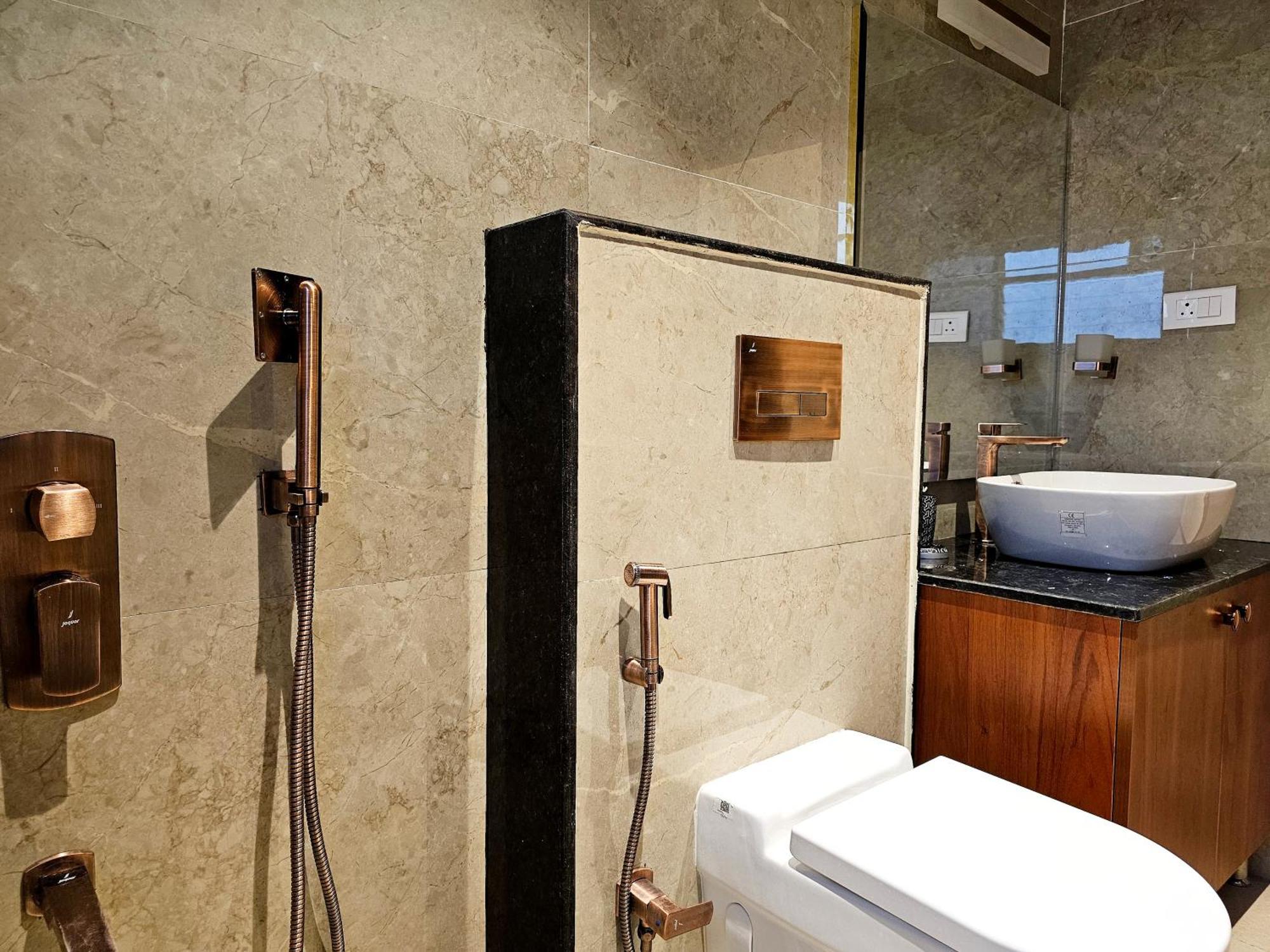 The Pentouz On 100 Feet Road Indiranagar - An Urban Luxury Retreat Lägenhet Bangalore Exteriör bild