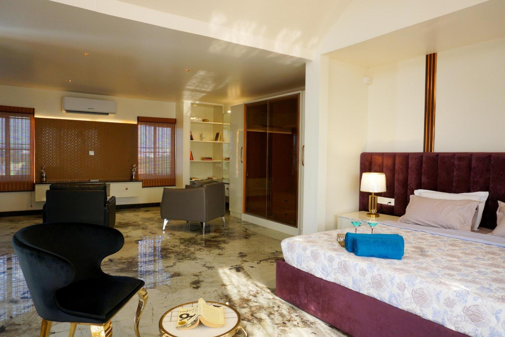 The Pentouz On 100 Feet Road Indiranagar - An Urban Luxury Retreat Lägenhet Bangalore Exteriör bild