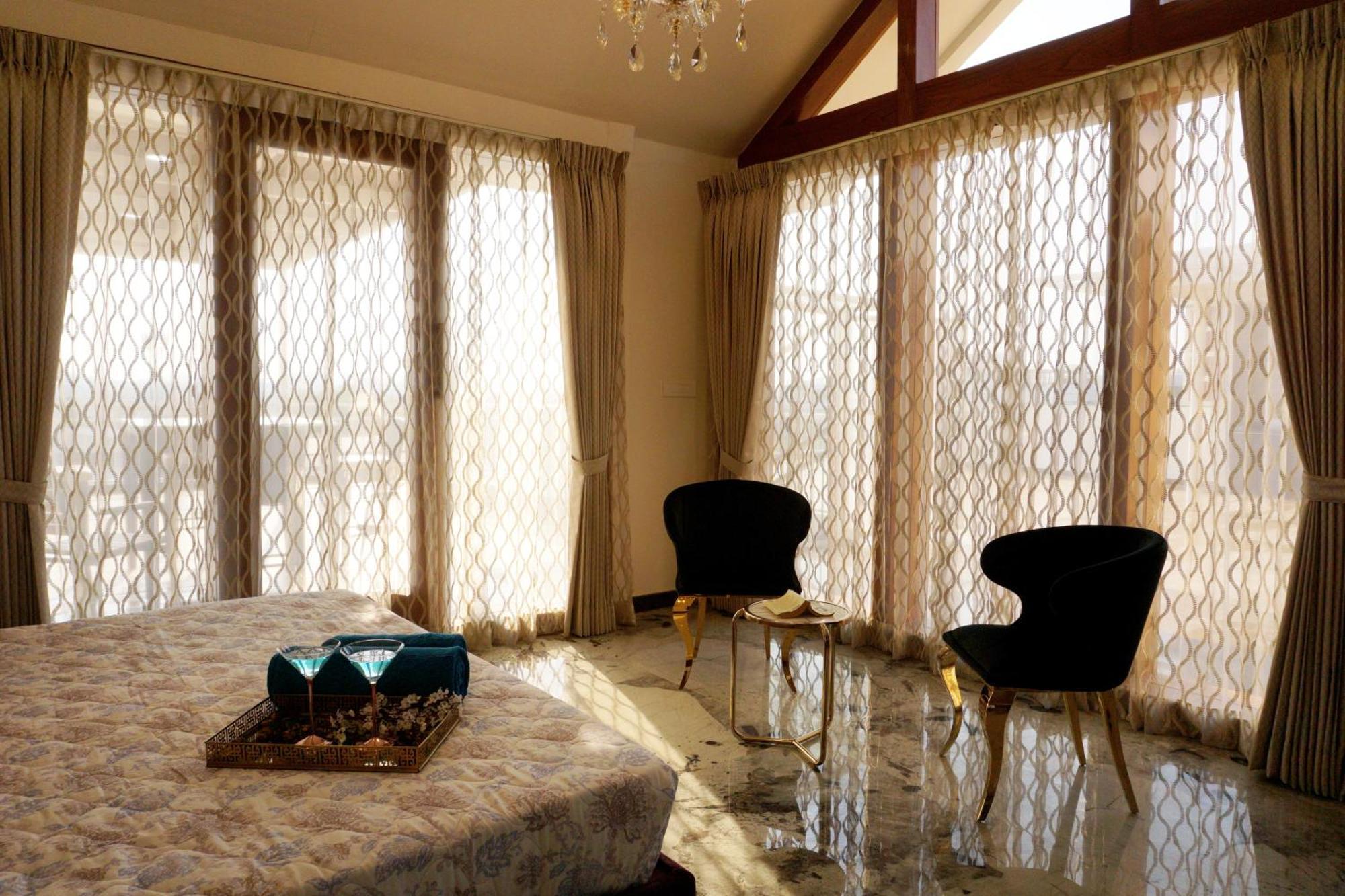 The Pentouz On 100 Feet Road Indiranagar - An Urban Luxury Retreat Lägenhet Bangalore Exteriör bild